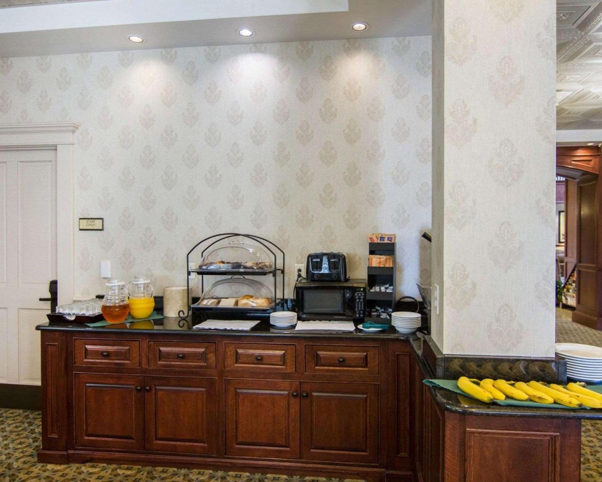 Liberty Hotel, Ascend Hotel Collection كيلبورن المظهر الخارجي الصورة